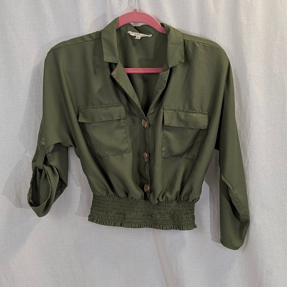 Hint of Blush Army Green Cropped Pullover Blouse Size Small